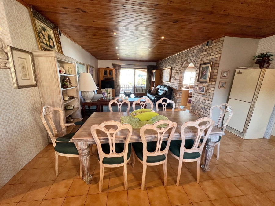 3 Bedroom Property for Sale in Wavecrest Eastern Cape